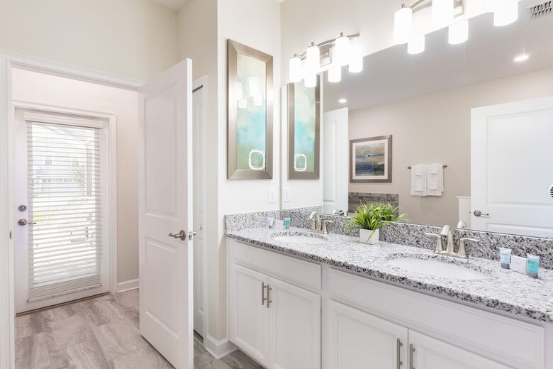 8 Bedroom Home with Private Pool - Davenport, Florida