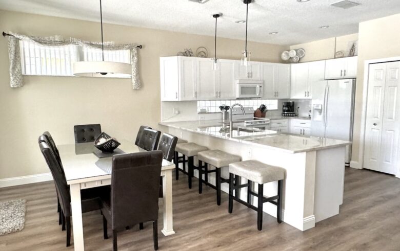 Sunset Lakes Family Getaway - Kissimmee, Florida