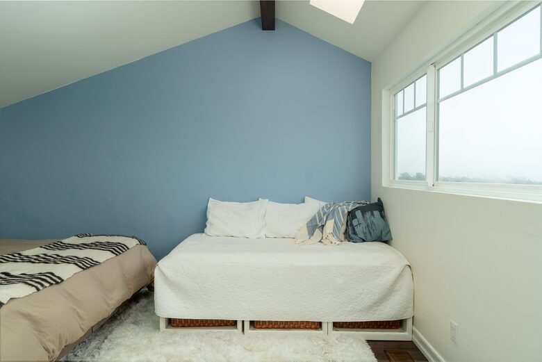 Third floor master bedroom (California king and daybed)