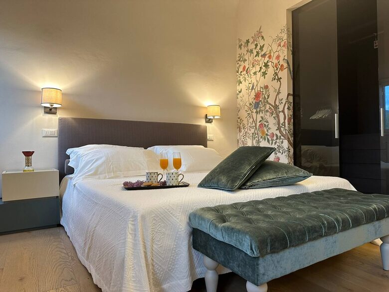 Historical Apartment in 16th Century Villa - Florence, Italy