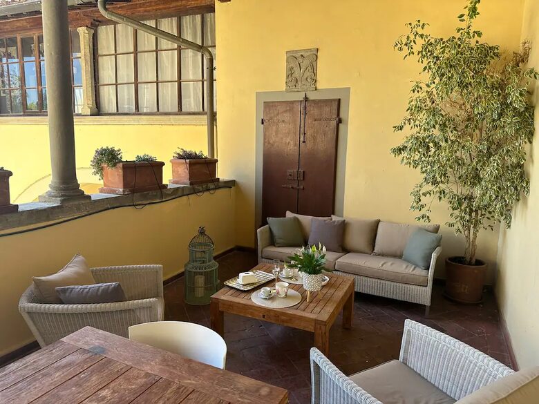 Historical Apartment in 16th Century Villa - Florence, Italy