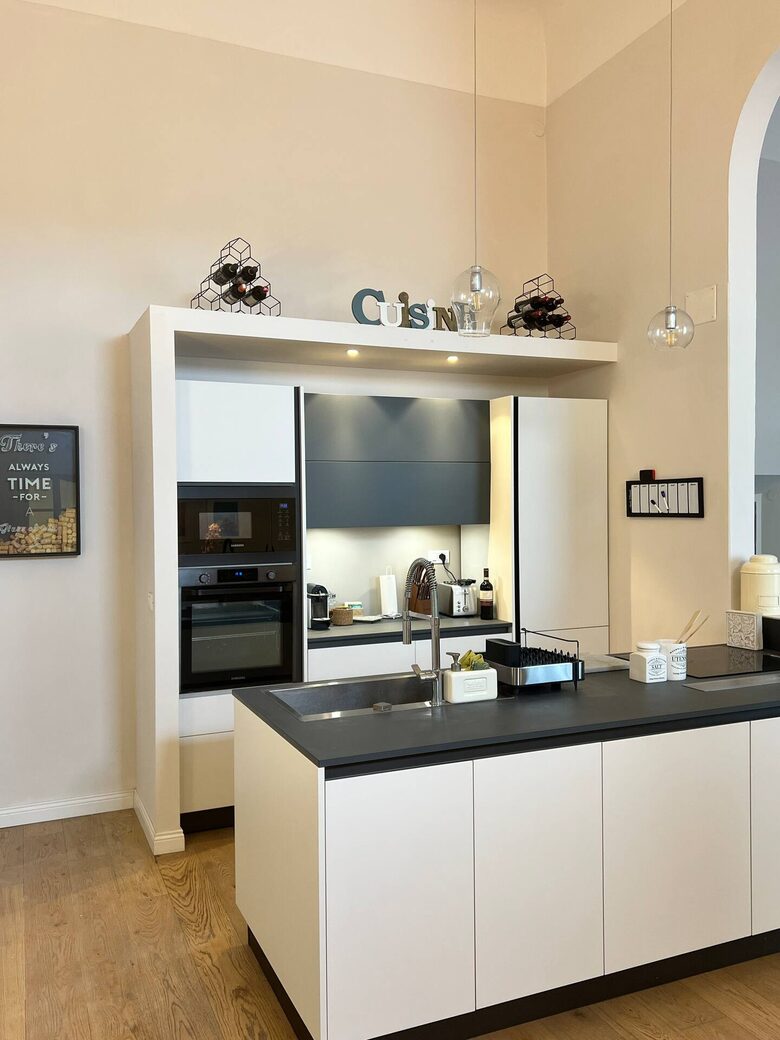 Historical Apartment in 16th Century Villa - Florence, Italy