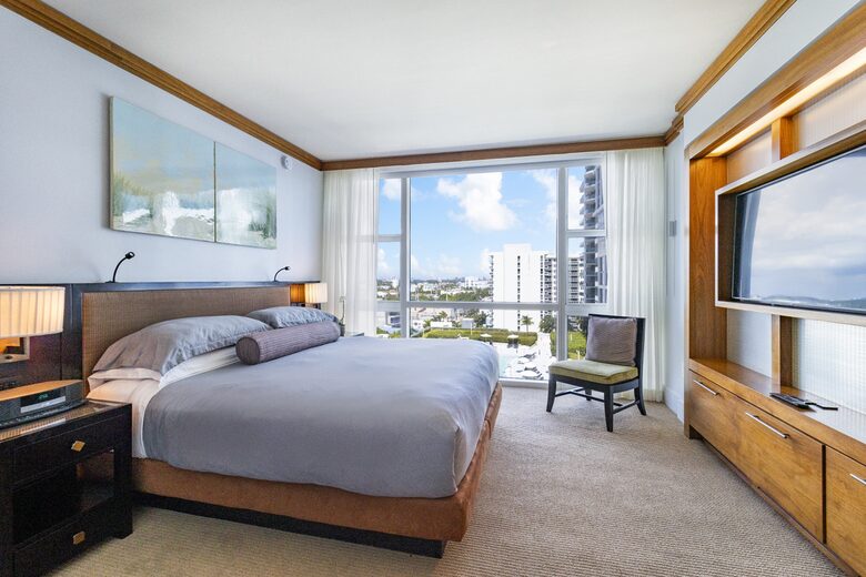 Carillon Hotel & Spa with optional Yacht Rental! - Miami Beach, Florida