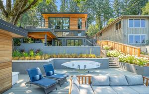 Honey Lake Front Home - Lake Oswego, Oregon