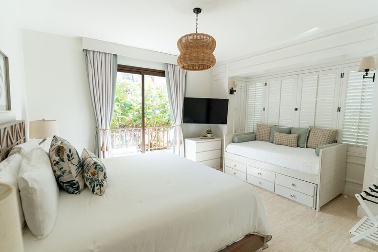 Third room: king bed + twin bed trundle.