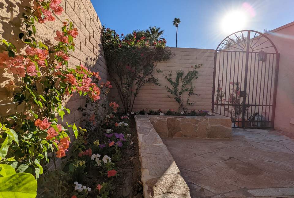 La Quinta Country Club Getaway - La Quinta, California