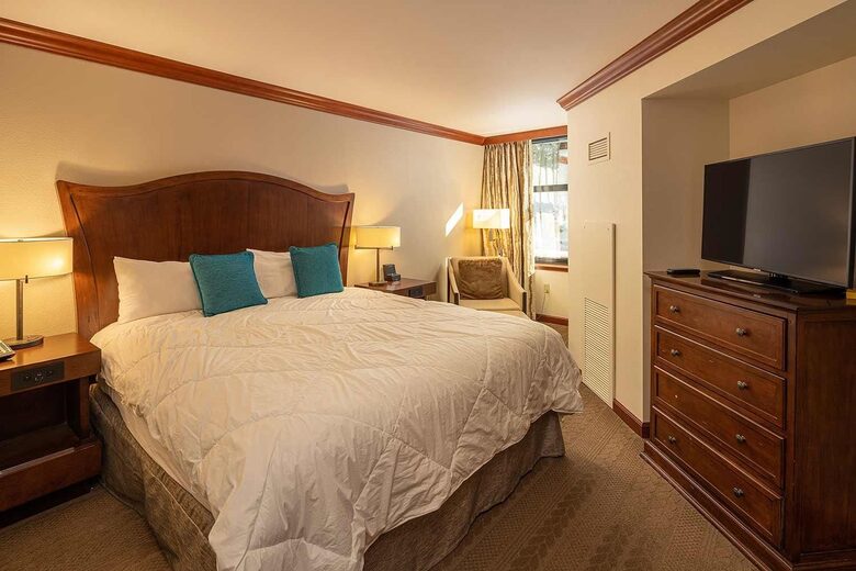 Ski In/Ski Out Everline Resort - Fireplace Suite - Olympic Valley, California