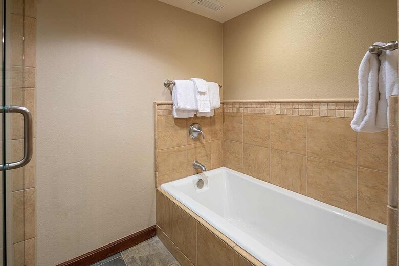 Ski In/Ski Out Everline Resort - Fireplace Suite - Olympic Valley, California