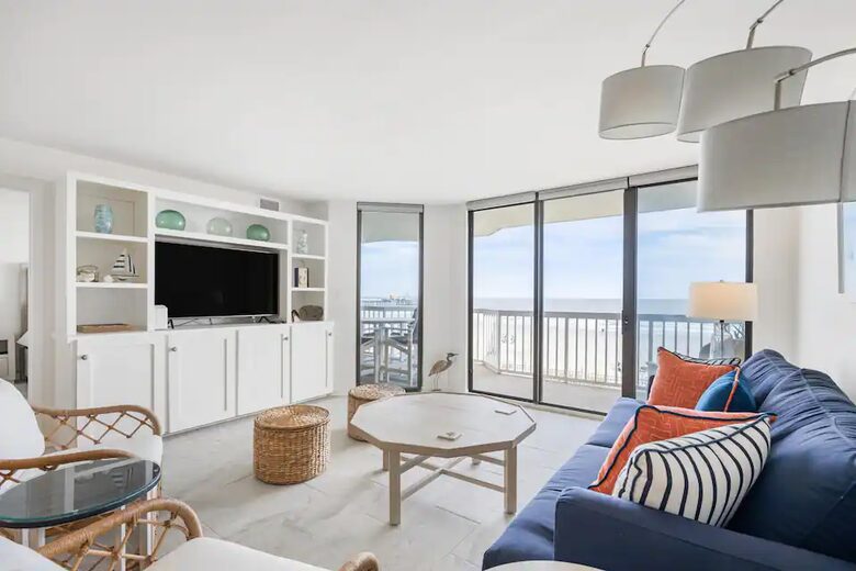 Beachfront Villa Folly Beach - Folly Beach, South Carolina