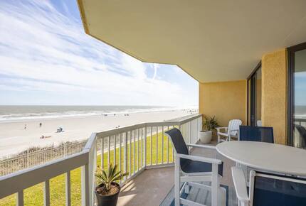 Beachfront Villa Folly Beach - Folly Beach, South Carolina