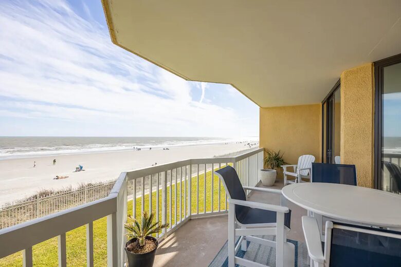 Beachfront Villa Folly Beach - Folly Beach, South Carolina
