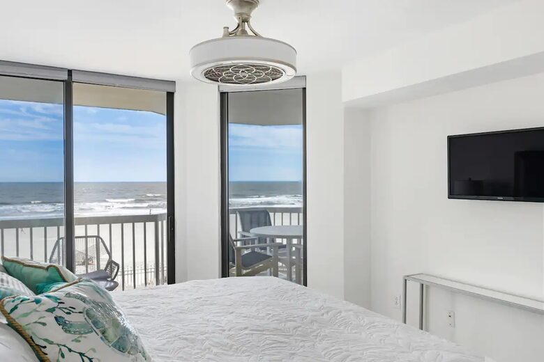 Beachfront Villa Folly Beach - Folly Beach, South Carolina