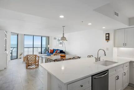 Beachfront Villa Folly Beach - Folly Beach, South Carolina