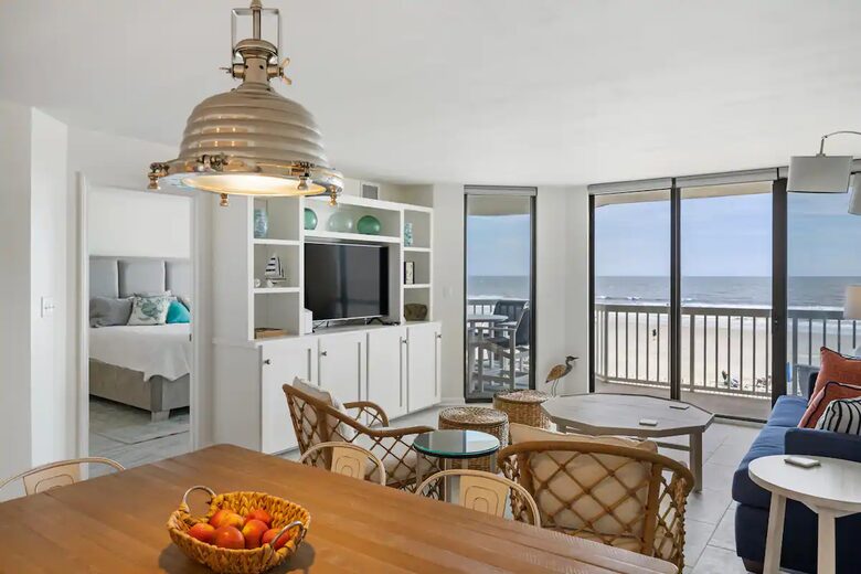Beachfront Villa Folly Beach - Folly Beach, South Carolina