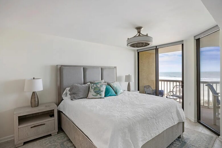 Beachfront Villa Folly Beach - Folly Beach, South Carolina