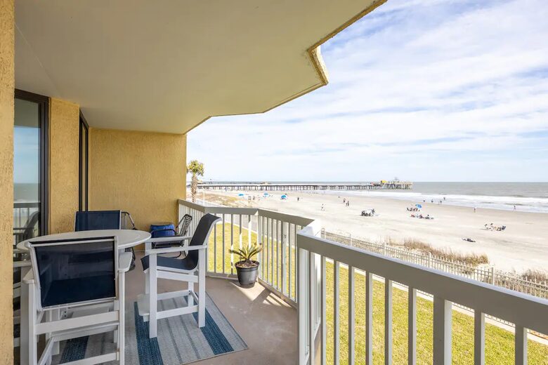 Beachfront Villa Folly Beach - Folly Beach, South Carolina