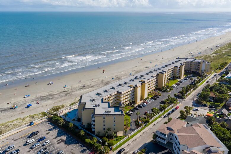 Beachfront Villa Folly Beach - Folly Beach, South Carolina
