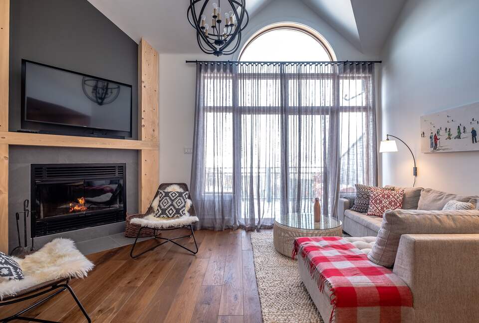 Ski-In Ski-Out Tremblant Luxury Retreat - Mont-Tremblant, Canada