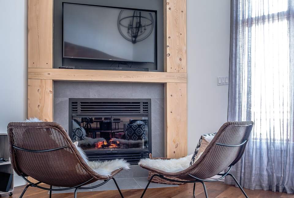 Ski-In Ski-Out Tremblant Luxury Retreat - Mont-Tremblant, Canada
