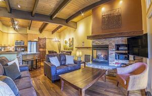 Antler House Mammoth | Close to Gondola and Mammoth Village - Mammoth Lakes, California