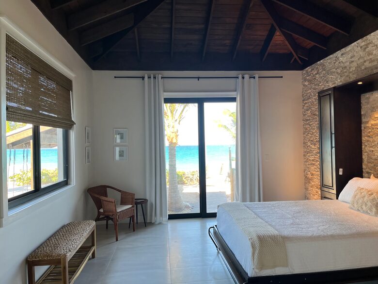 Breakwater Retreat - Georgetown, Bahamas