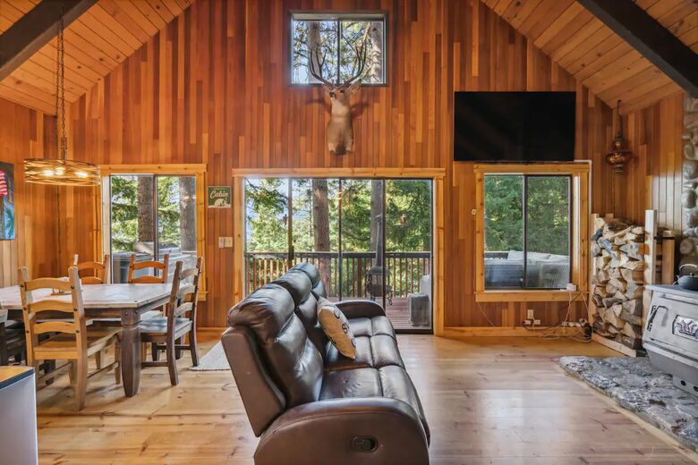 Hawkeye’s Cabin - Ronald, Washington