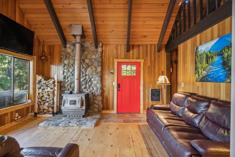 Hawkeye’s Cabin - Ronald, Washington