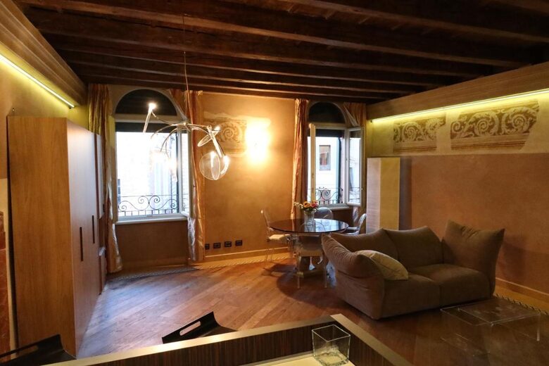 1 BD Luxury Flat, 3rd Floor - Verona, Italy
