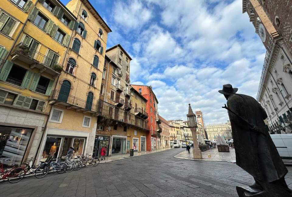 1 BD Luxury Flat, 3rd Floor - Verona, Italy