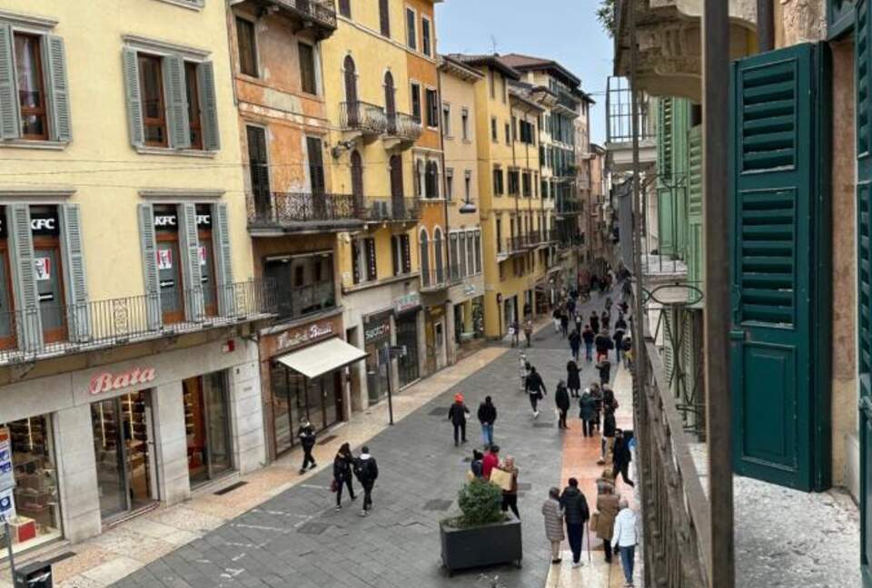 1 BD Luxury Flat, 3rd Floor - Verona, Italy