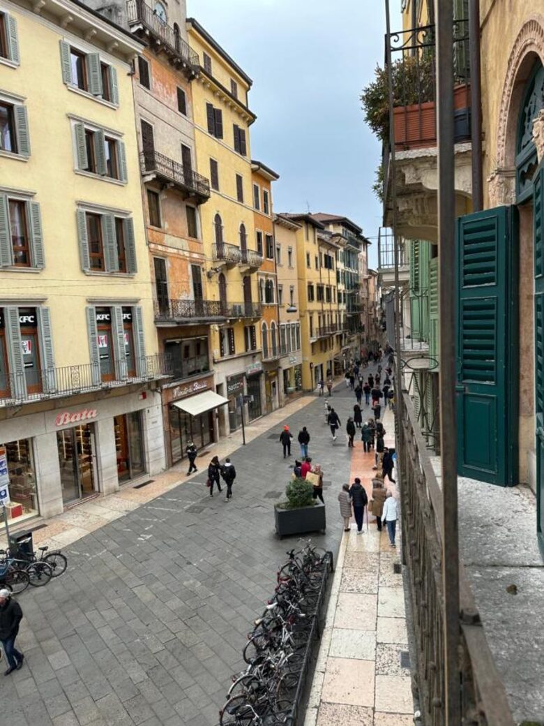 1 BD Luxury Flat, 3rd Floor - Verona, Italy