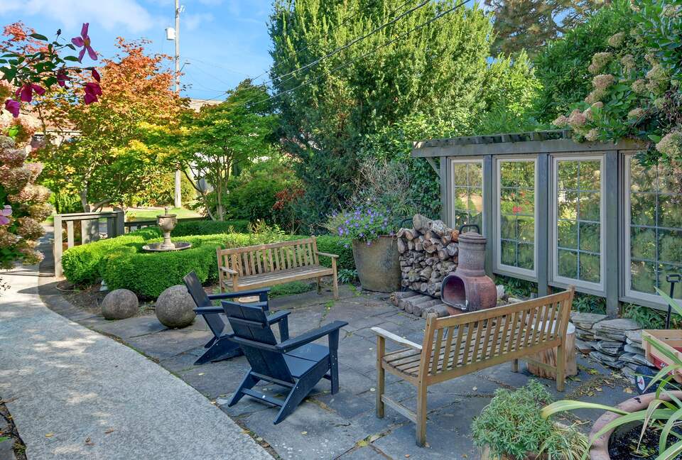 Front patio with fire pit