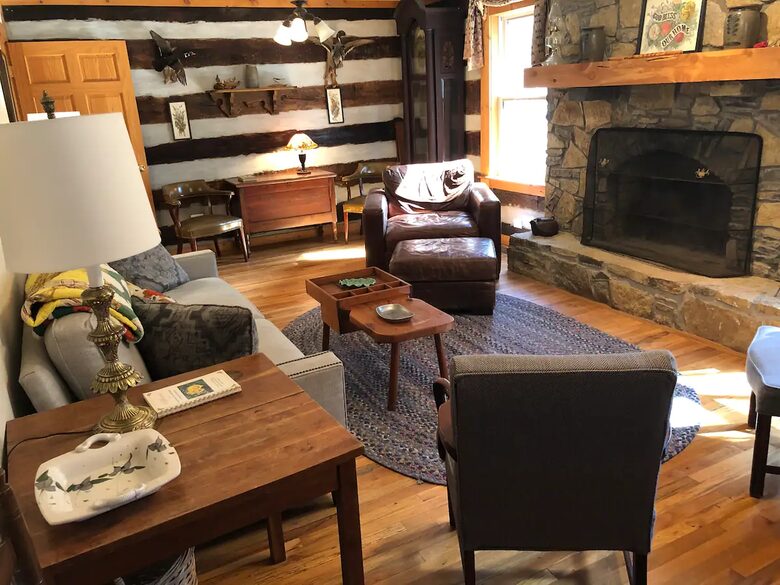 Cabin by the Creek at Hachland Hill - Joelton, Tennessee