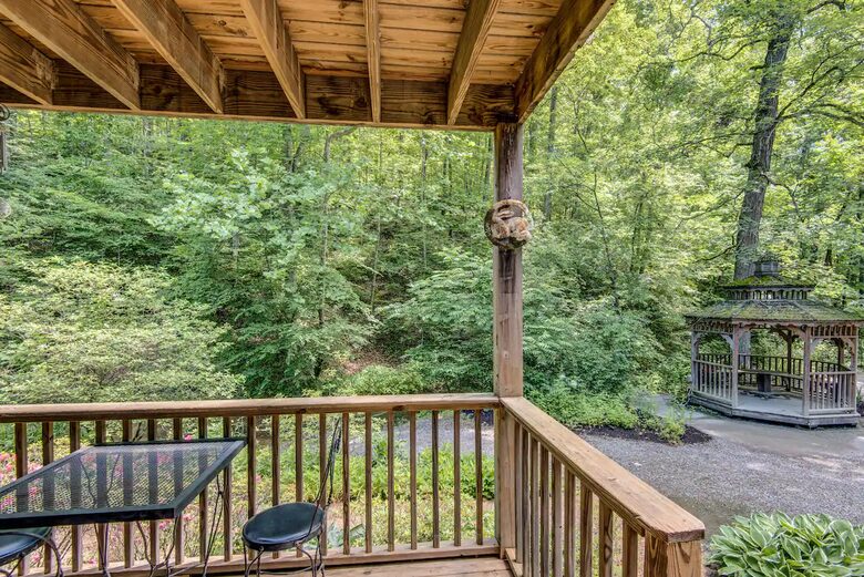Cabin by the Creek at Hachland Hill - Joelton, Tennessee