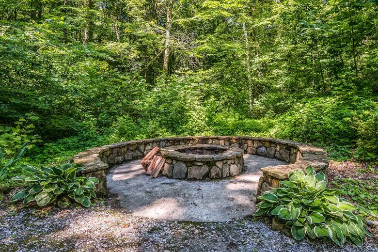 Cabin by the Creek at Hachland Hill - Joelton, Tennessee