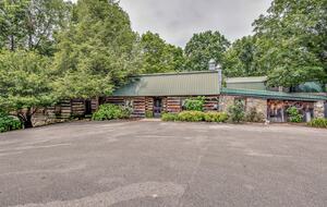 Cabin by the Creek at Hachland Hill - Joelton, Tennessee