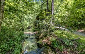 Cabin by the Creek at Hachland Hill - Joelton, Tennessee