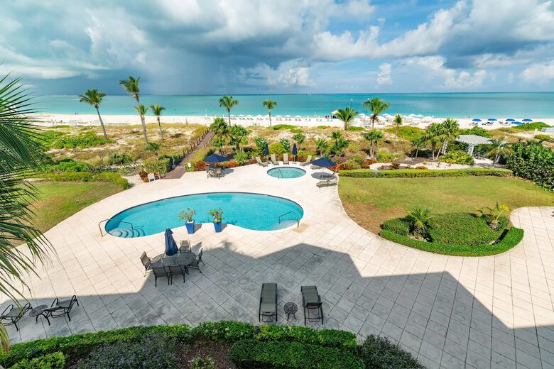 Luxury Oceanfront Penthouse - Provenenciales, Turks and Caicos Islands