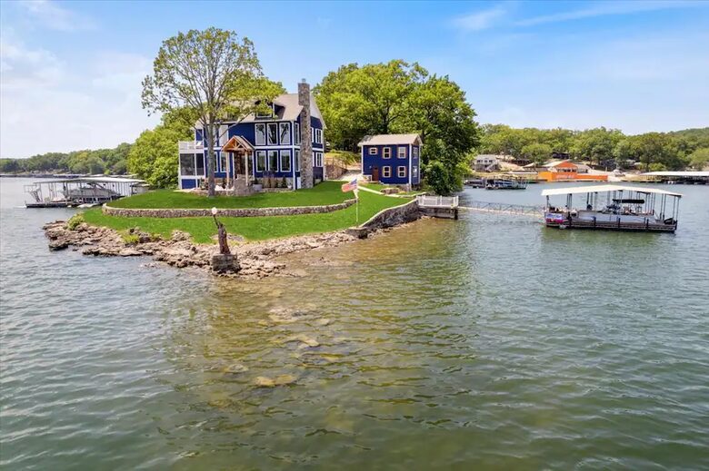 Stunning Lake of the Ozarks Home - Gravois Mills, Missouri