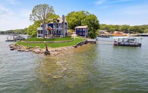 Stunning Lake of the Ozarks Home - Gravois Mills, Missouri