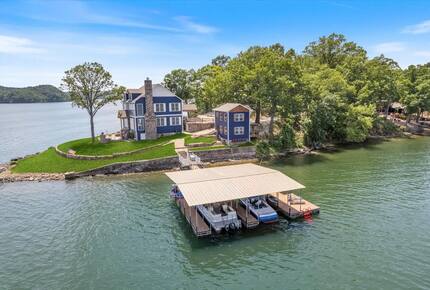 Stunning Lake of the Ozarks Home - Gravois Mills, Missouri