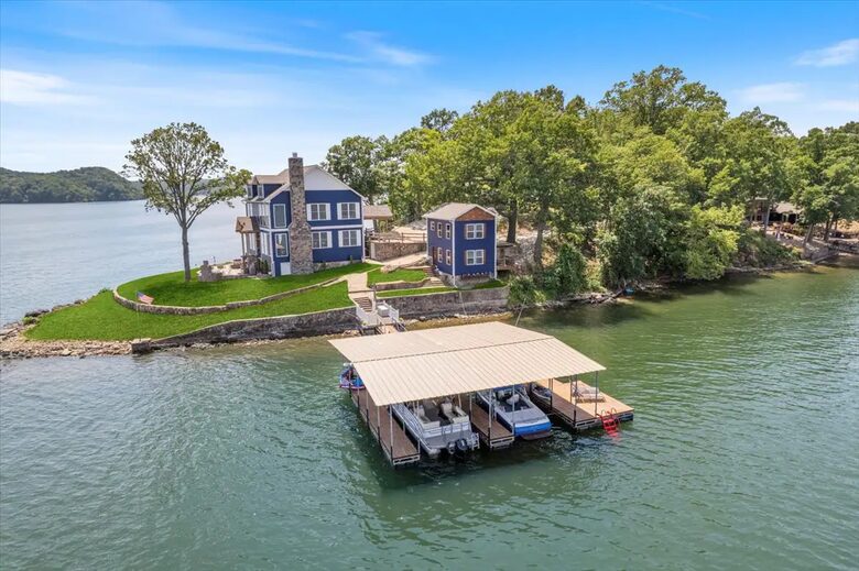 Stunning Lake of the Ozarks Home - Gravois Mills, Missouri