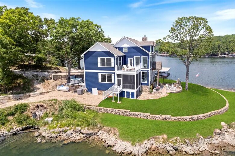 Stunning Lake of the Ozarks Home - Gravois Mills, Missouri