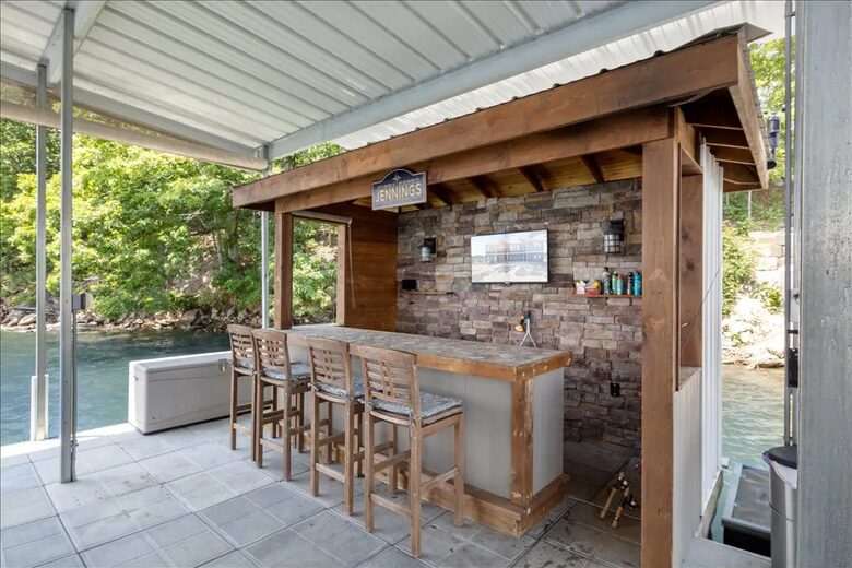 Stunning Lake of the Ozarks Home - Gravois Mills, Missouri