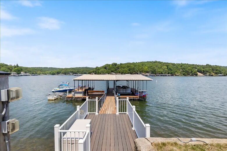 Stunning Lake of the Ozarks Home - Gravois Mills, Missouri