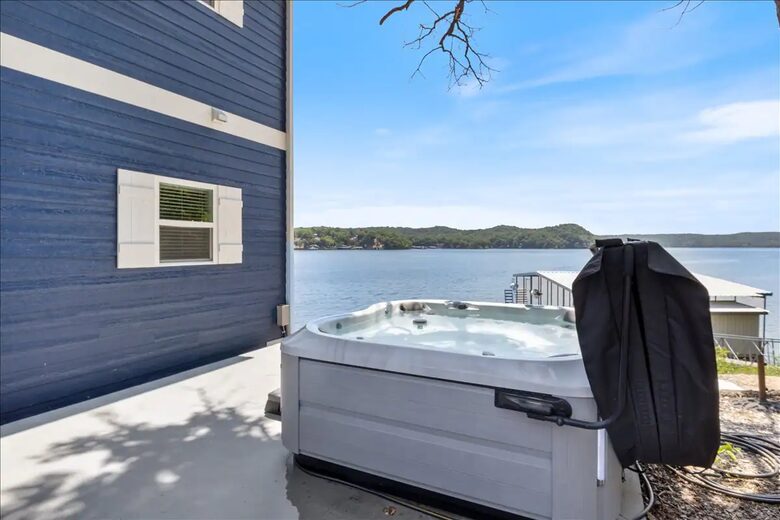Stunning Lake of the Ozarks Home - Gravois Mills, Missouri