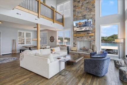 Stunning Lake of the Ozarks Home - Gravois Mills, Missouri