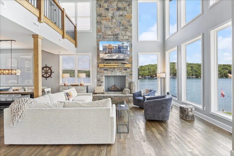 Stunning Lake of the Ozarks Home - Gravois Mills, Missouri