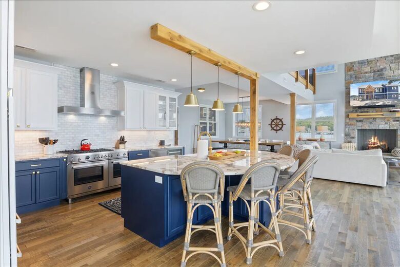 Stunning Lake of the Ozarks Home - Gravois Mills, Missouri