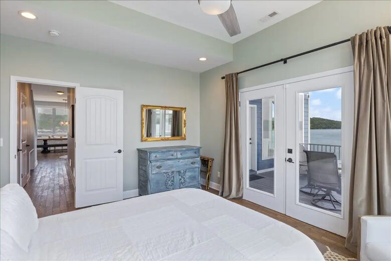 Stunning Lake of the Ozarks Home - Gravois Mills, Missouri